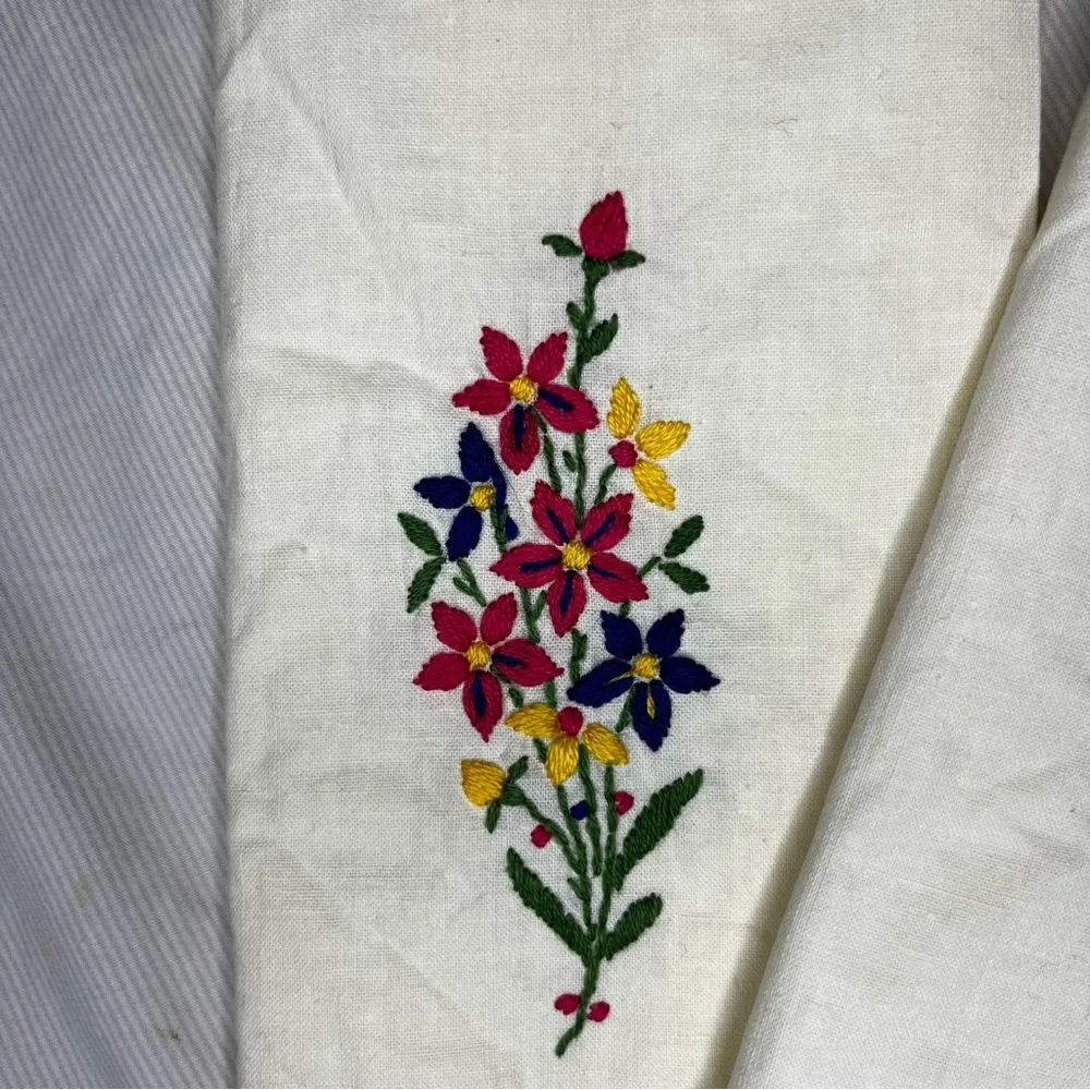 Pair of Vintage Cream Linen Tea Towels Puffy Embroidered Flowers 17x10